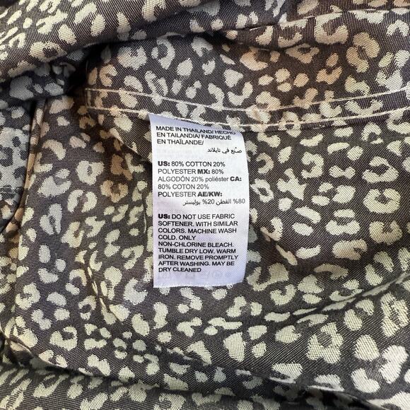 Chico's Button Up Shirt Womens Size 1 8/10 No Iron Animal Print Coolmax - Picture 8 of 10